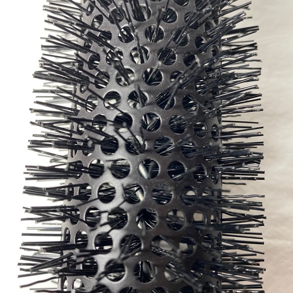 NuMe Round Brush 43MM/Thermo Ceramic Ionic Barrel - Picture 4 of 4